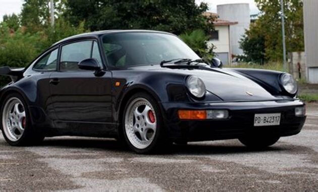 Revamped Performance: The Iconic 1990 Porsche 911