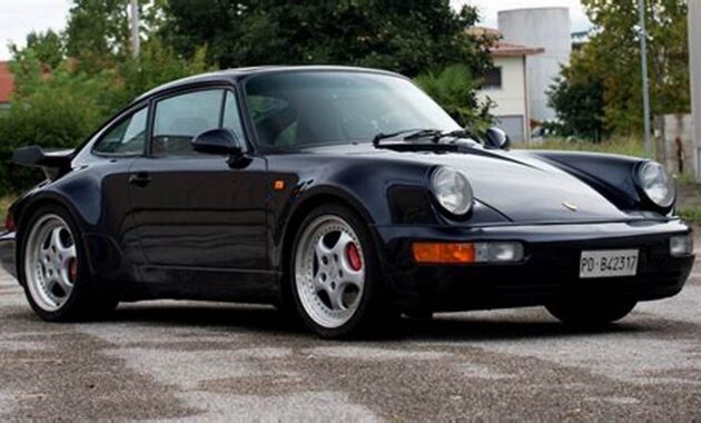 Revamped Performance: The Iconic 1990 Porsche 911